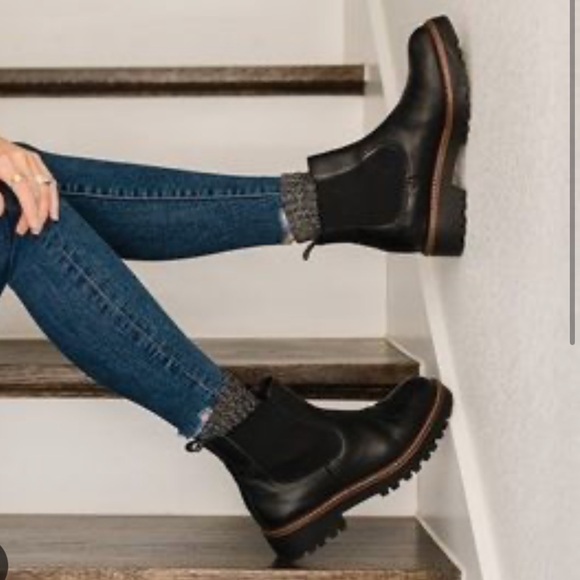 Caslon Miller Water Resistant Chelsea Boot